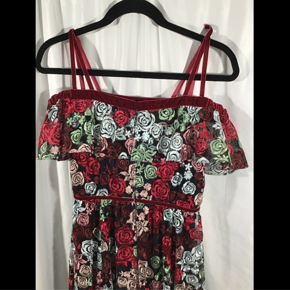 NWT $1,190 ZAC Zac‎ Posen Rosette Embroidered Off-the-Shoulder Gown [SZ 4 ] - Picture 4 of 8